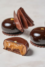 Load image into Gallery viewer, Coffee Chocolate Caramel Cake
